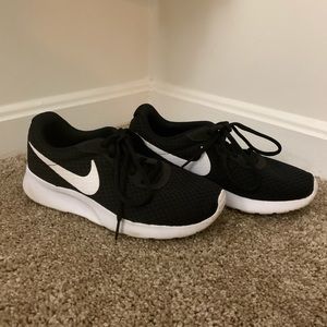 Nike Tanjun Women's Sneakers - Black